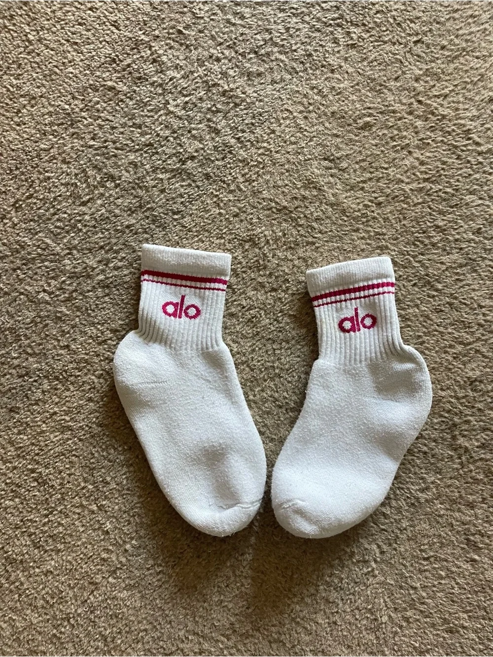 ALO Yoga Unisex Half–Crew Throwback Socks 🧦 White/Pink Summer Crush Size: M
